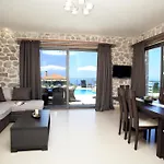 Goudis Luxury Lefkada Sea View & Private Pools Tsoukaládhes