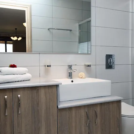 Goudis Luxury Lefkada Sea View & Private Pools אתר נופש *