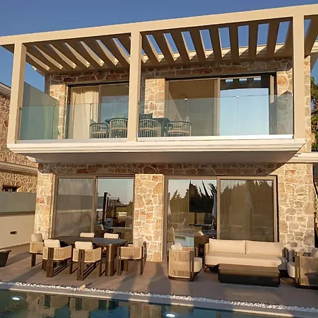 Resort Goudis Luxury Lefkada Sea View & Private Pools *